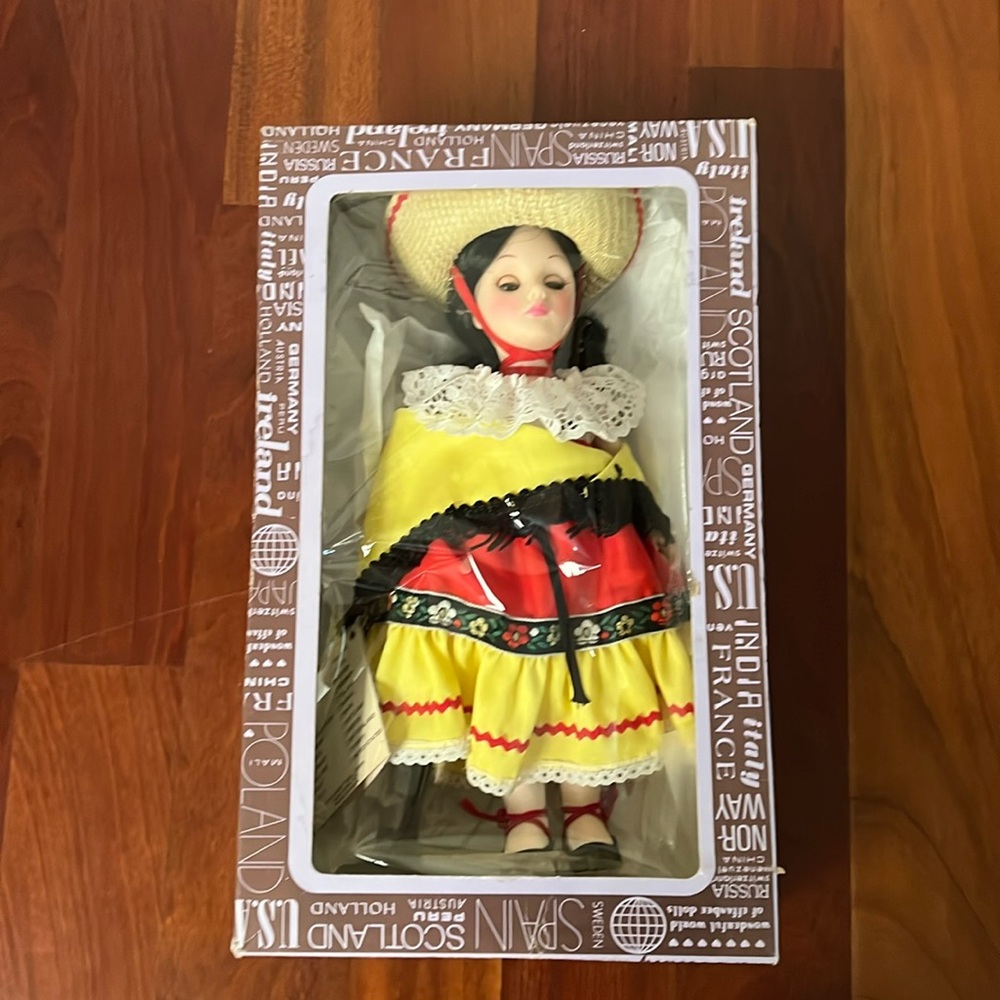 Vintage 80s Effanbee 11" Miss Mexico DOTW w/Original Box EUC